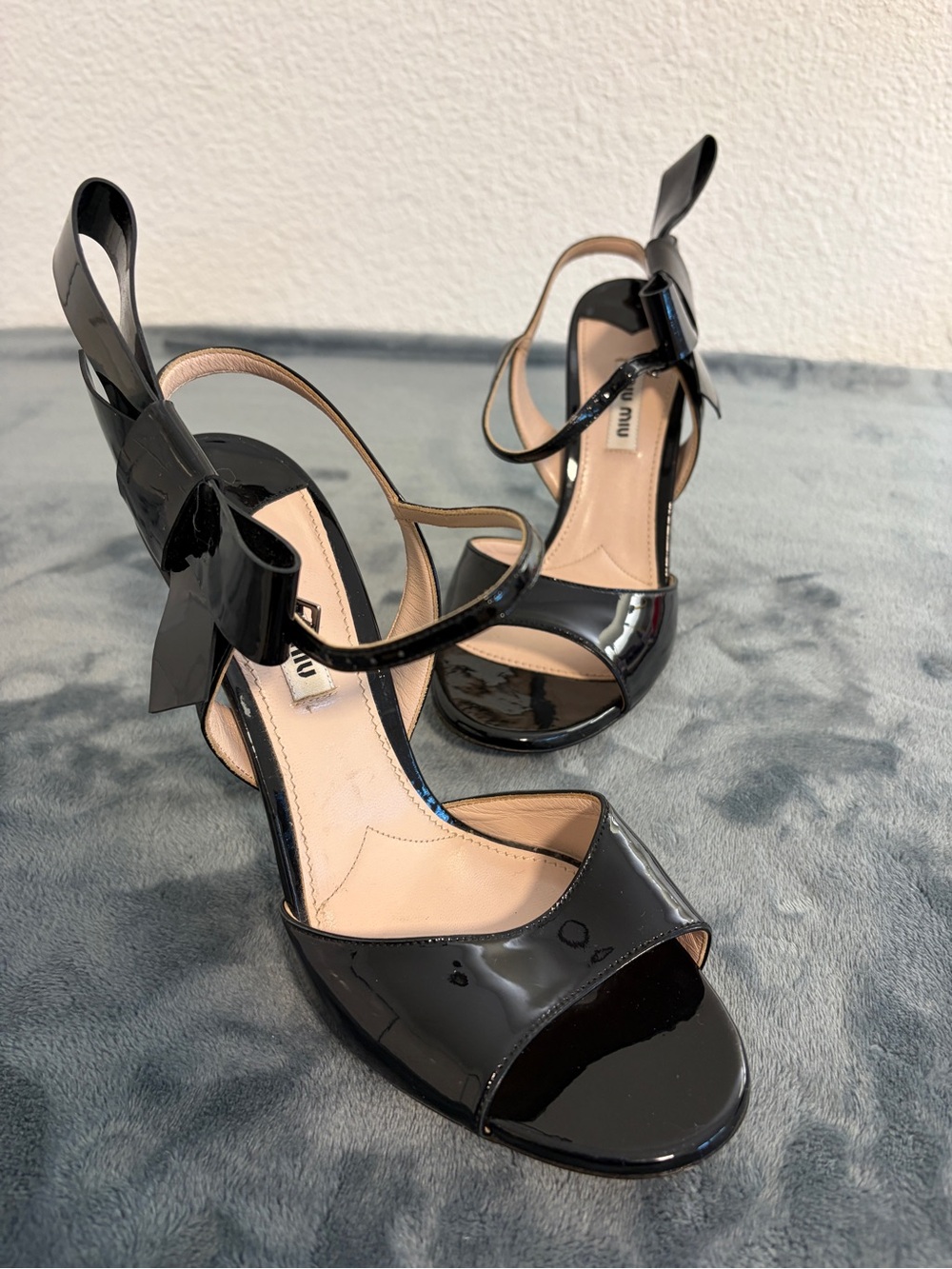 Authentic Miu Miu Black Patent Leather Bow Ankle Strap Sandals Sz 38 (US 8)